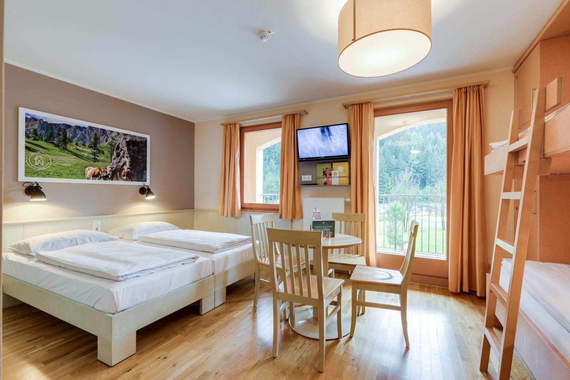 Jufa Hotel 3*